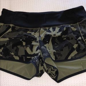 Lululemon 2” shorts! CAMO 😍